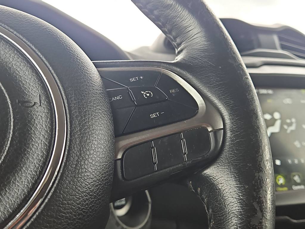 Thumbnail: 2019 Jeep Renegade - 29