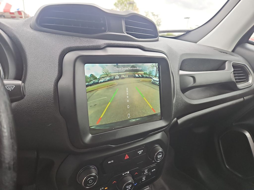 Thumbnail: 2019 Jeep Renegade - 31