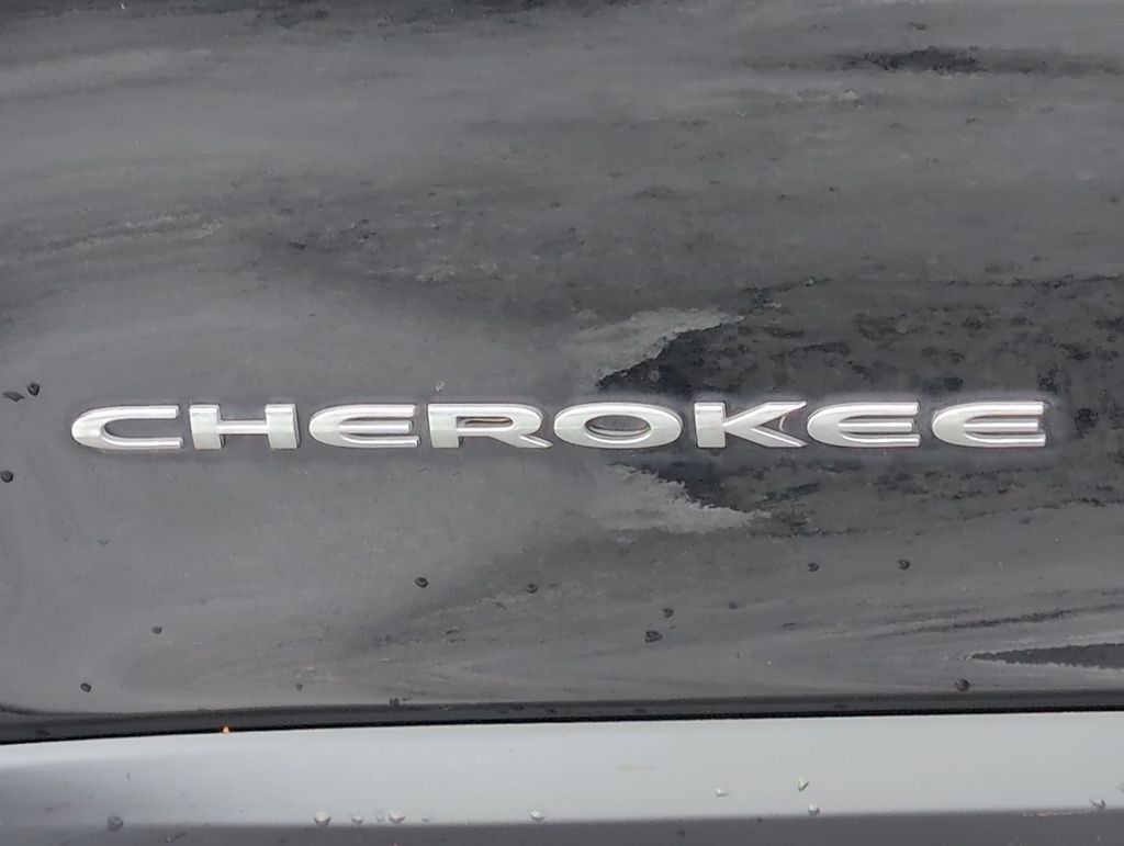 Thumbnail: 2019 Jeep Cherokee - 24