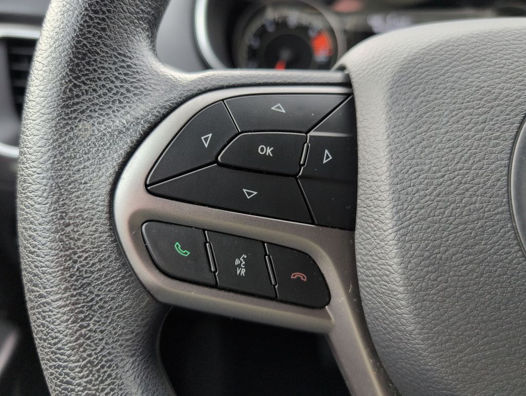 Thumbnail: 2019 Jeep Cherokee - 28