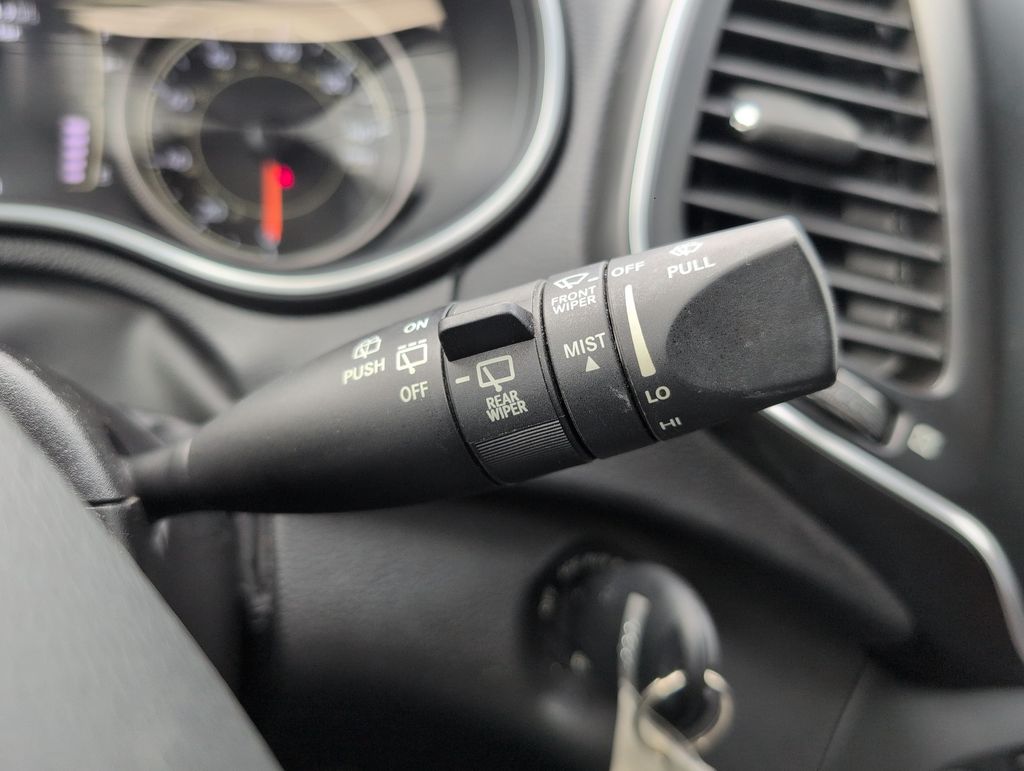 Thumbnail: 2019 Jeep Cherokee - 30