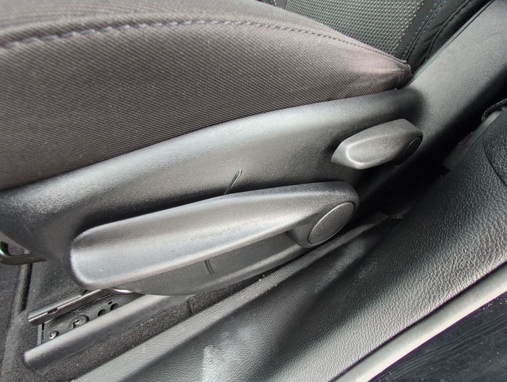 Thumbnail: 2019 Jeep Cherokee - 25