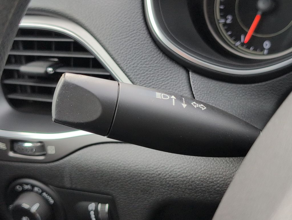 Thumbnail: 2019 Jeep Cherokee - 31