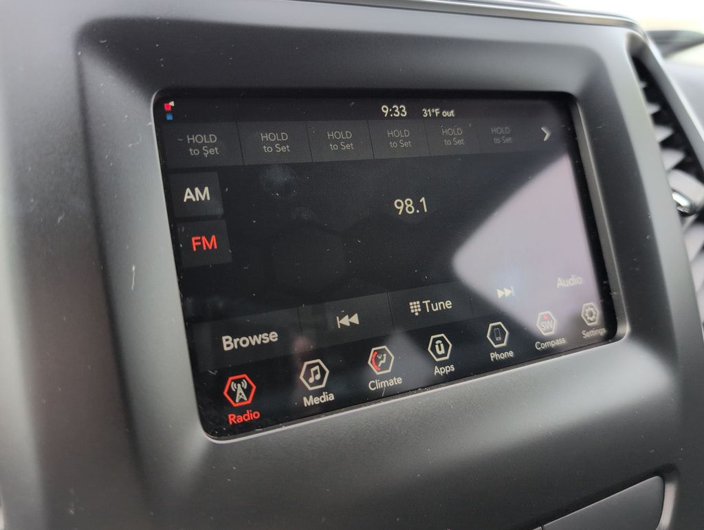 Thumbnail: 2019 Jeep Cherokee - 33