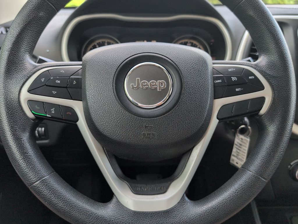 Thumbnail: 2018 Jeep Cherokee - 28