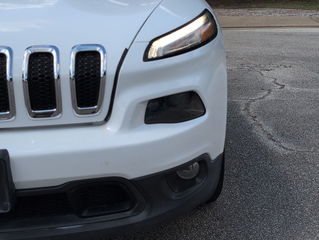 Thumbnail: 2018 Jeep Cherokee - 22