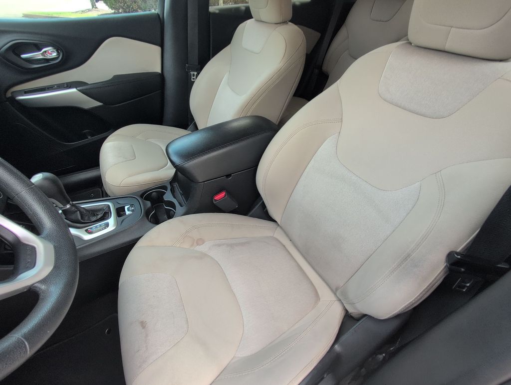 Thumbnail: 2018 Jeep Cherokee - 9