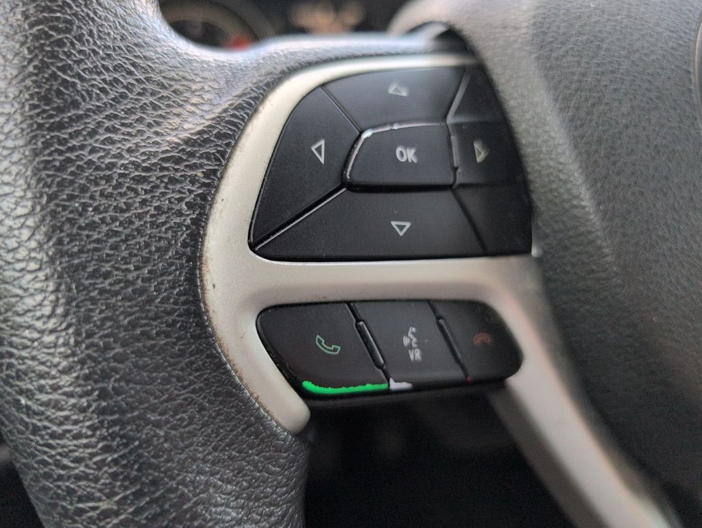 Thumbnail: 2018 Jeep Cherokee - 29