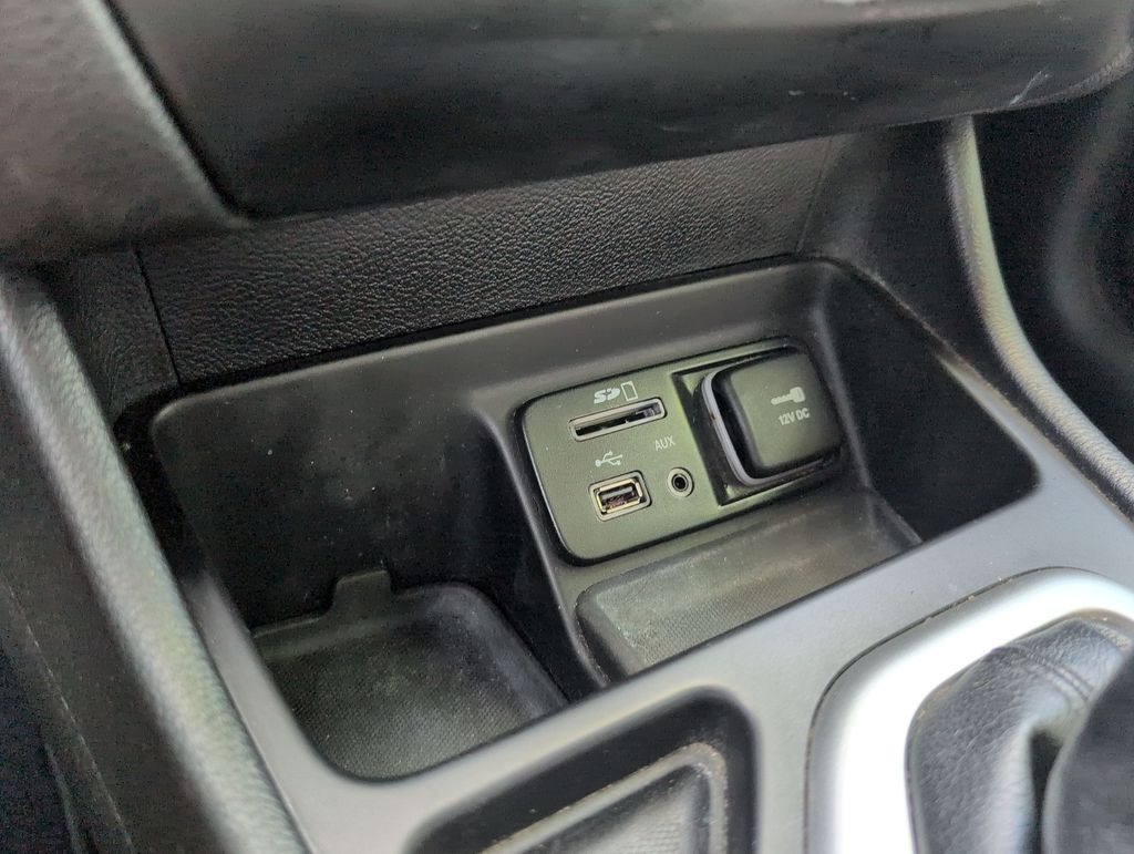 Thumbnail: 2018 Jeep Cherokee - 13