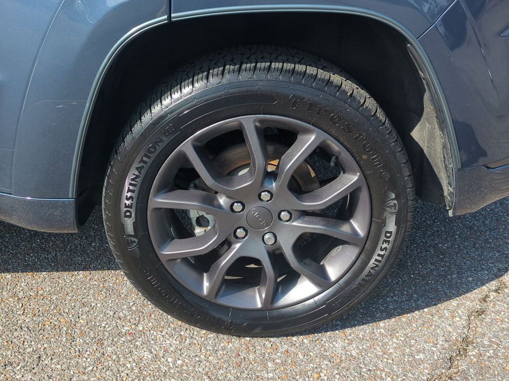 Thumbnail: 2021 Jeep Grand Cherokee - 8