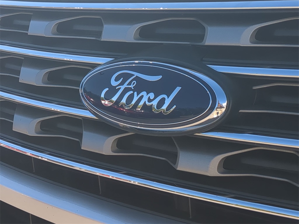 Thumbnail: 2017 Ford Explorer - 7