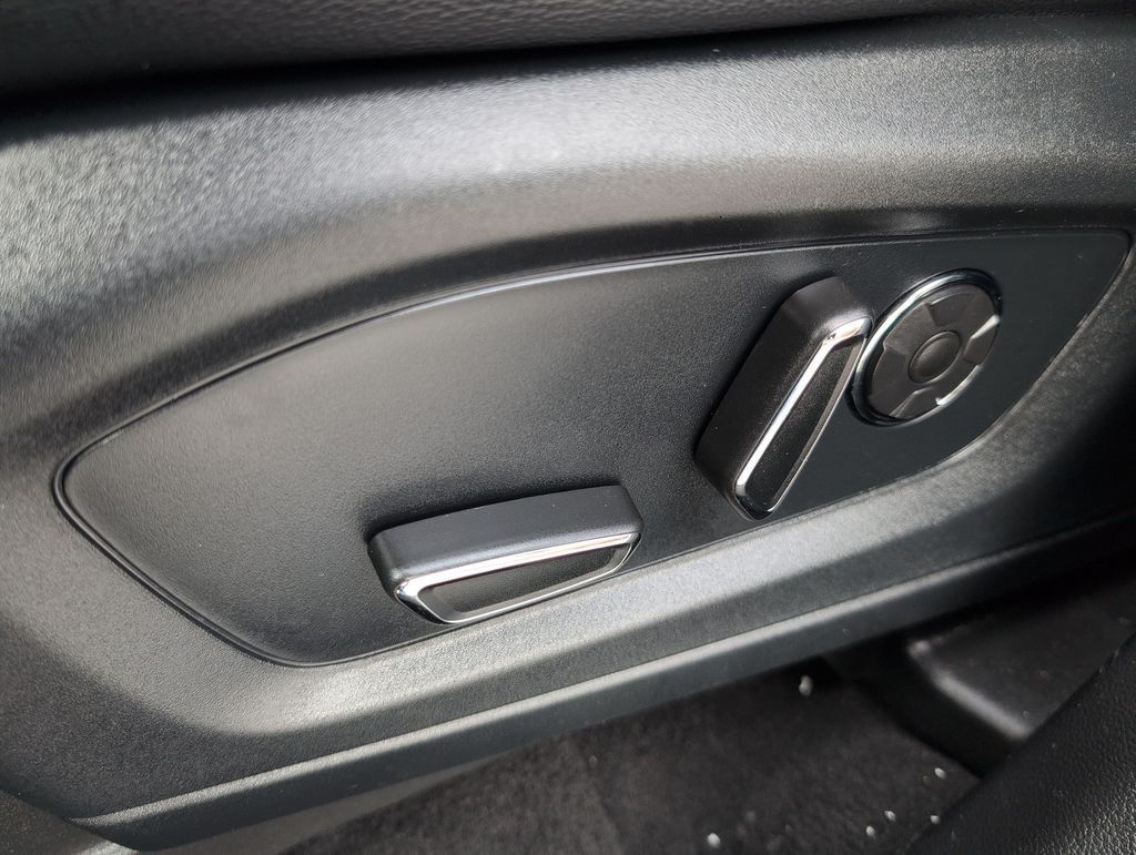 Thumbnail: 2020 Ford Explorer - 25