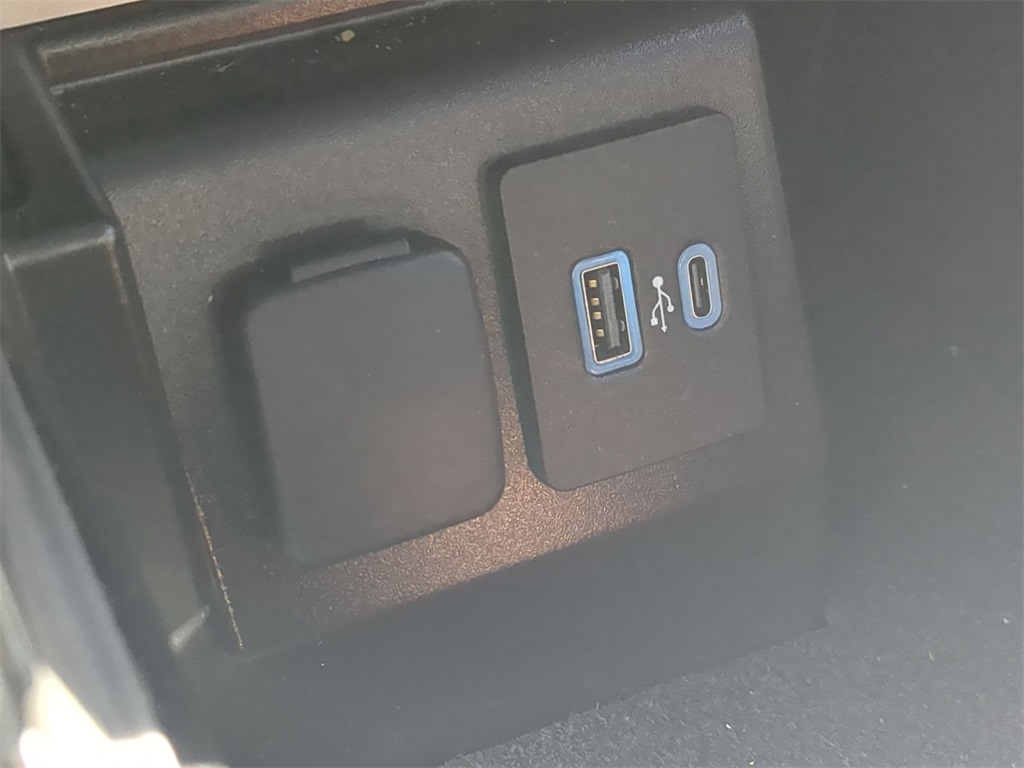 Thumbnail: 2021 Ford Explorer - 33