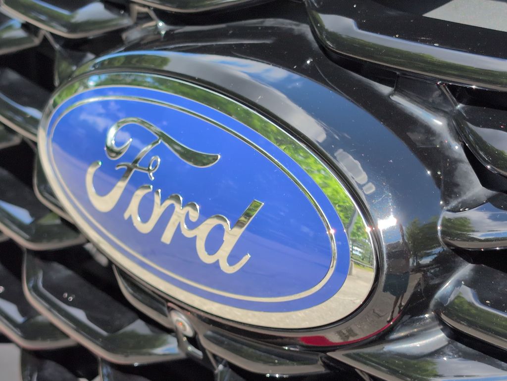 Thumbnail: 2022 Ford Explorer - 5