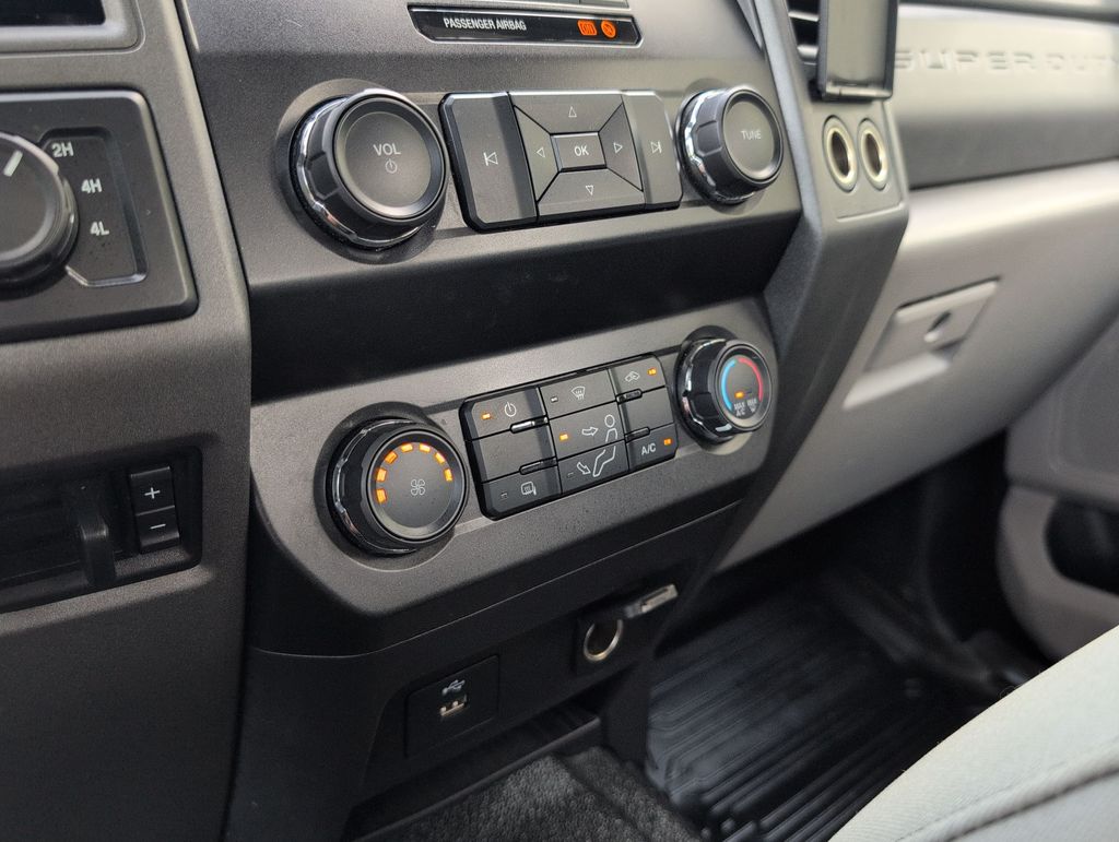 Thumbnail: 2019 Ford F-250 - 34