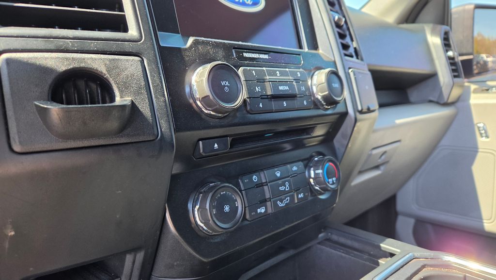 Thumbnail: 2017 Ford F-150 - 21