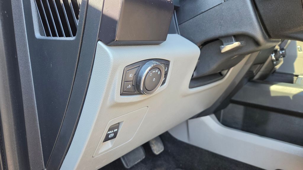 Thumbnail: 2017 Ford F-150 - 11