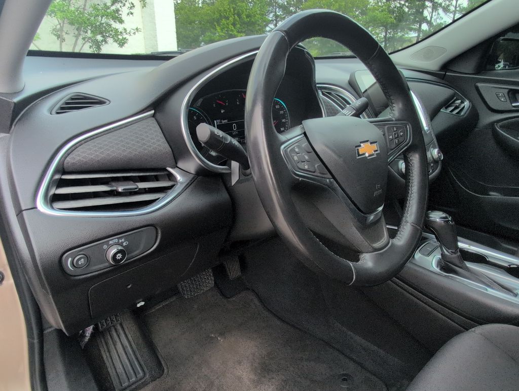 Thumbnail: 2018 Chevrolet Malibu - 2