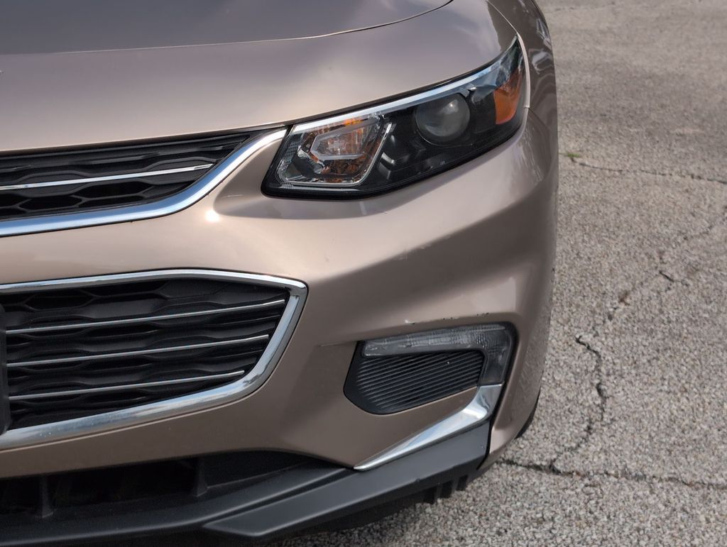 Thumbnail: 2018 Chevrolet Malibu - 25