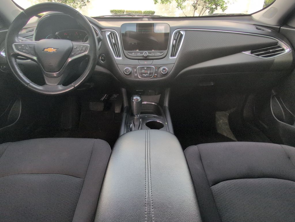 Thumbnail: 2018 Chevrolet Malibu - 10