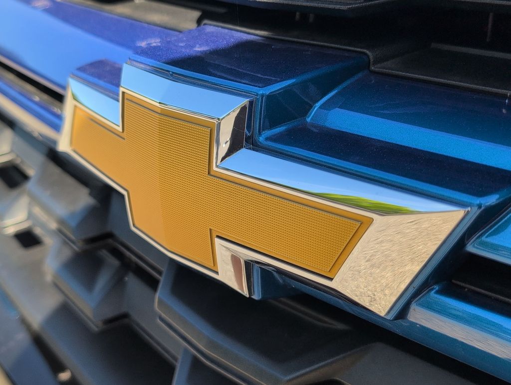 Thumbnail: 2022 Chevrolet Colorado - 24