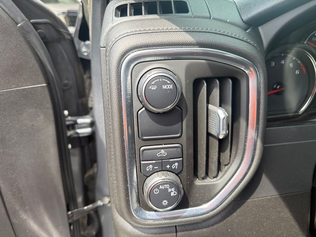 Thumbnail: 2021 Chevrolet Silverado 1500 - 14