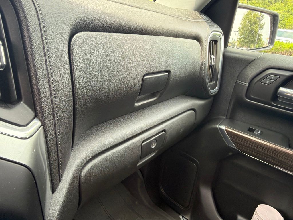 Thumbnail: 2021 Chevrolet Silverado 1500 - 21