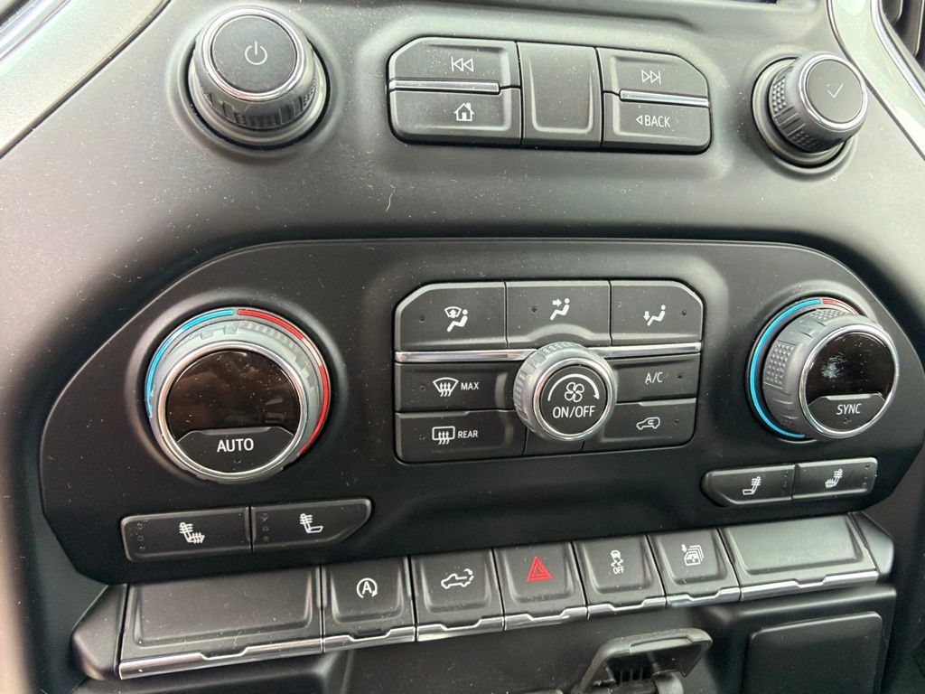 Thumbnail: 2021 Chevrolet Silverado 1500 - 16