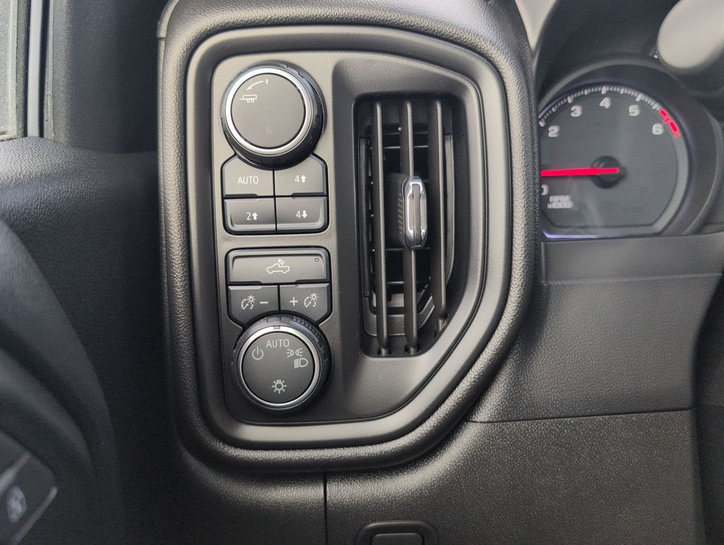 Thumbnail: 2020 Chevrolet Silverado 1500 - 30