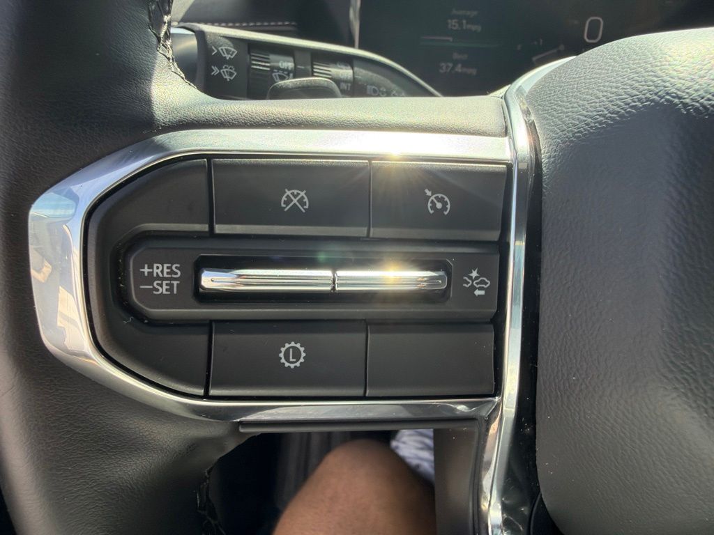 Thumbnail: 2025 GMC Acadia - 17