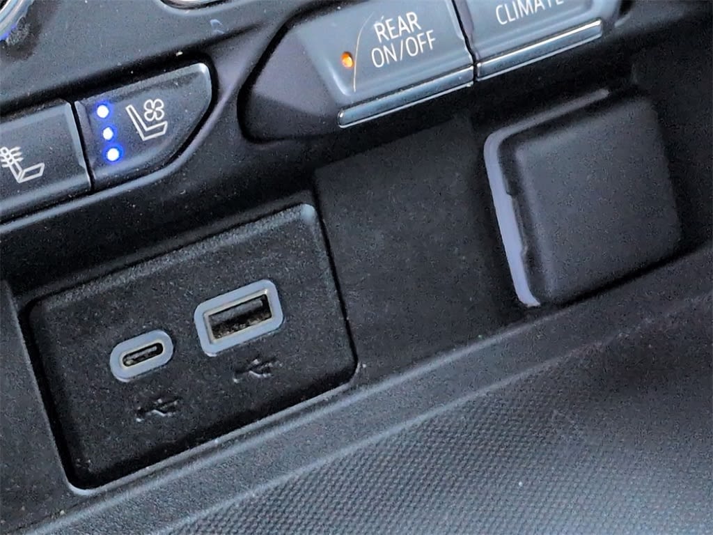 Thumbnail: 2024 GMC Yukon XL - 35