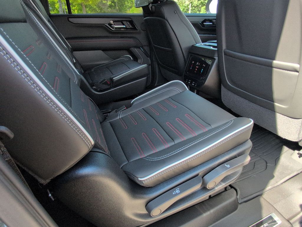 Thumbnail: 2026 GMC Yukon XL - 28