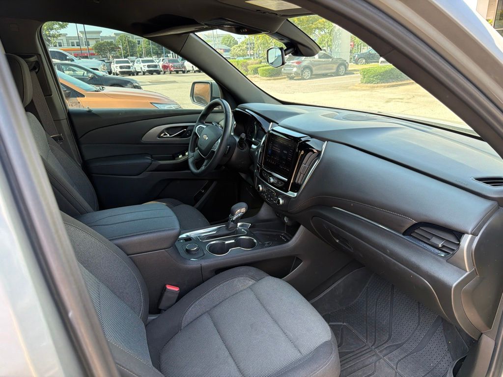 Thumbnail: 2023 Chevrolet Traverse - 8
