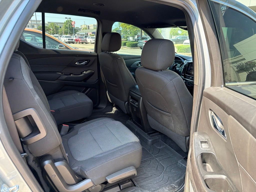 Thumbnail: 2023 Chevrolet Traverse - 30