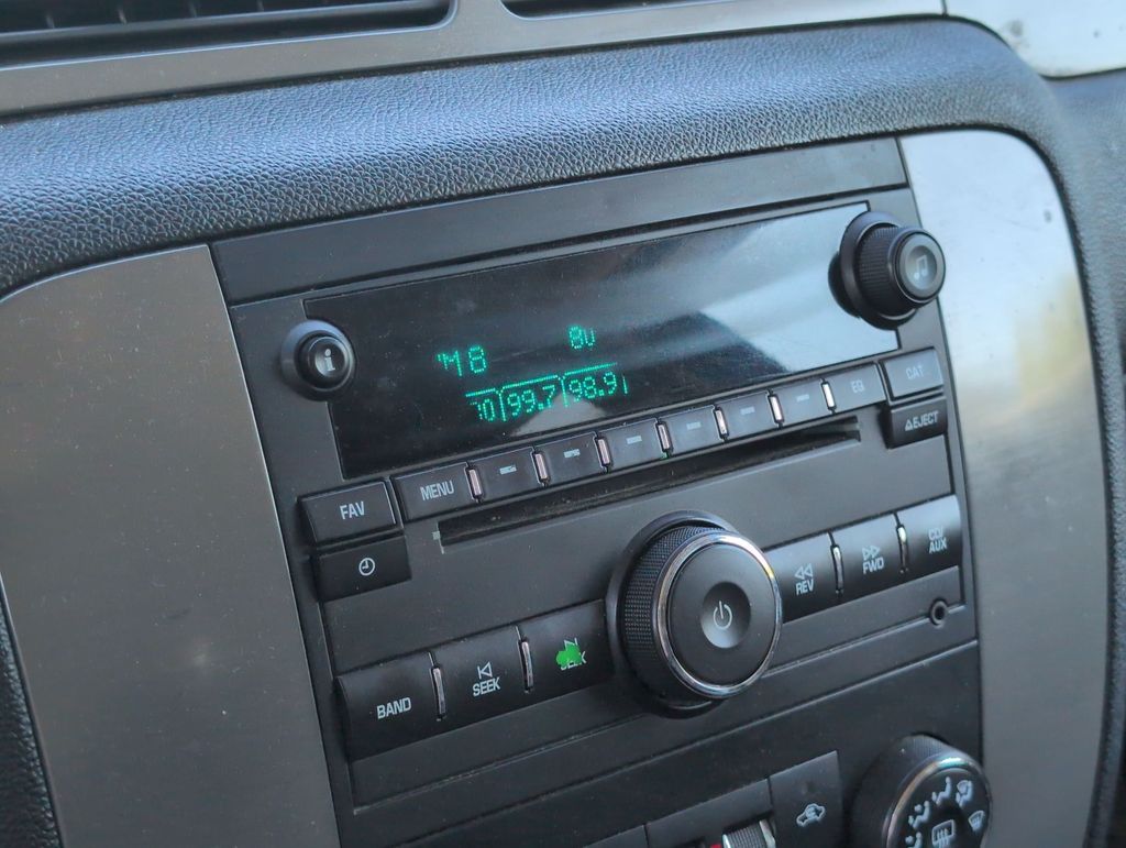 Thumbnail: 2008 Chevrolet Tahoe - 32