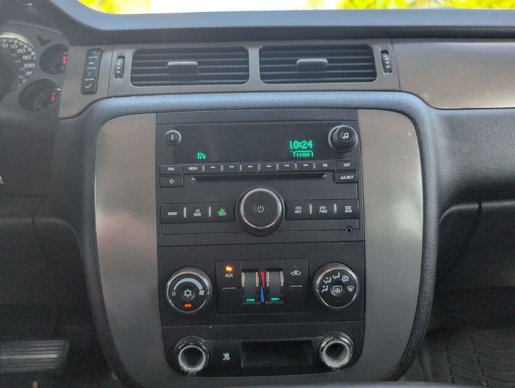 Thumbnail: 2008 Chevrolet Tahoe - 14