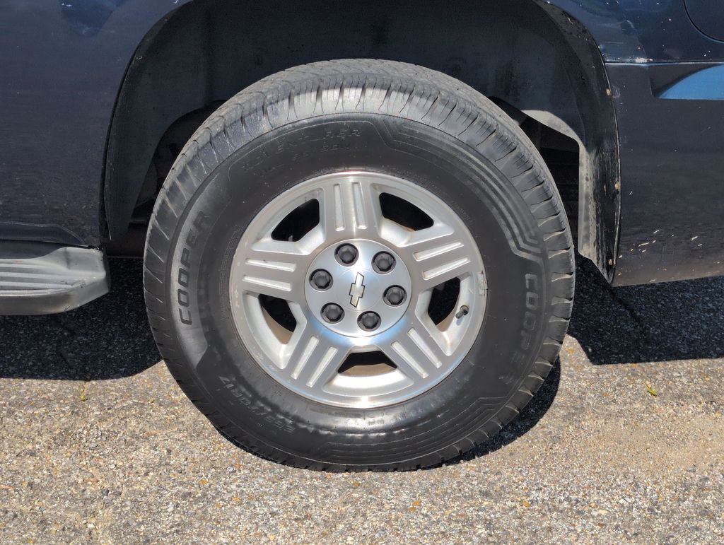 Thumbnail: 2008 Chevrolet Tahoe - 8