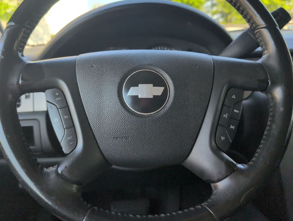 Thumbnail: 2008 Chevrolet Tahoe - 27