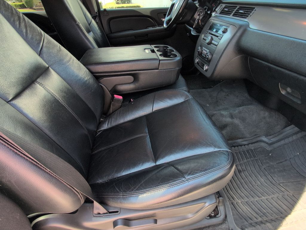 Thumbnail: 2008 Chevrolet Tahoe - 12
