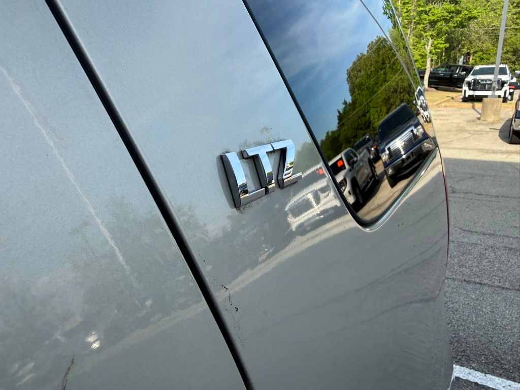 Thumbnail: 2007 Chevrolet Tahoe - 14