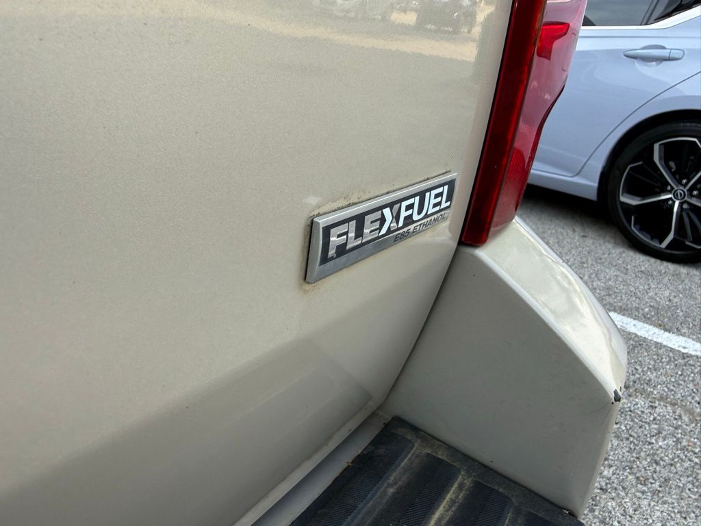 Thumbnail: 2007 Chevrolet Tahoe - 16