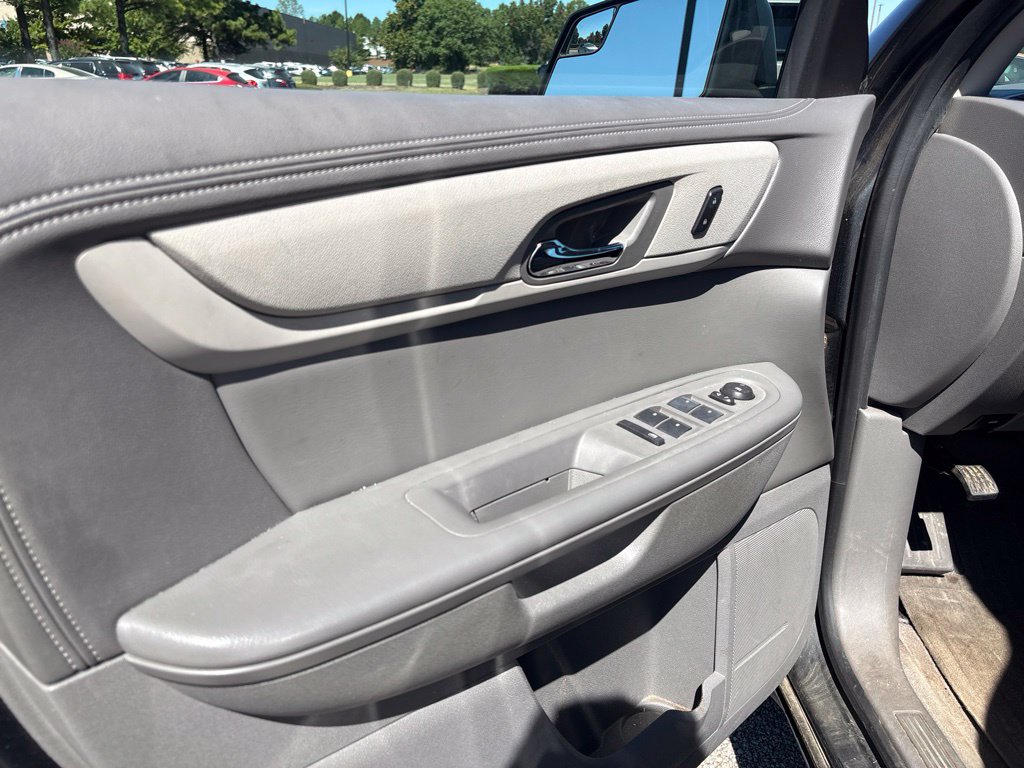 Thumbnail: 2014 Chevrolet Traverse - 12
