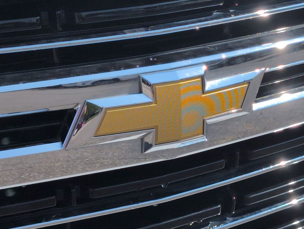 Thumbnail: 2023 Chevrolet Suburban - 6