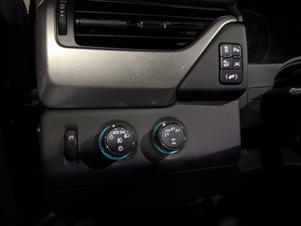 Thumbnail: 2017 Chevrolet Tahoe - 16