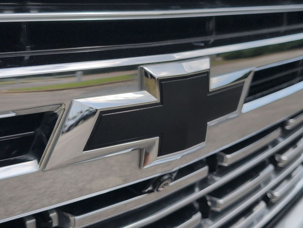 Thumbnail: 2023 Chevrolet Suburban - 23