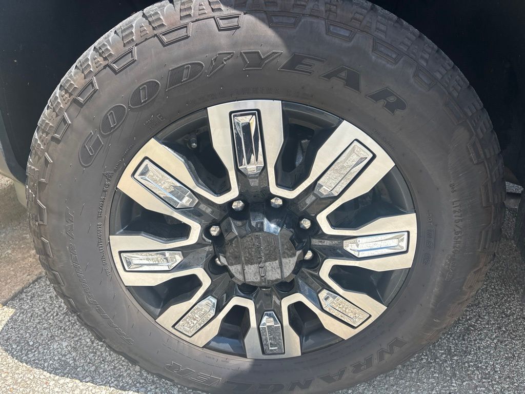 Thumbnail: 2025 GMC Sierra 2500 - 4