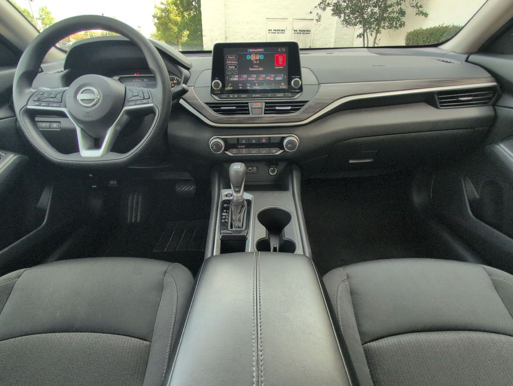 2025 Nissan Altima SV - Photo 9