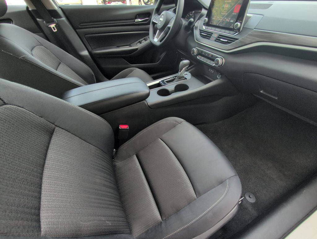 2025 Nissan Altima SV - Photo 11