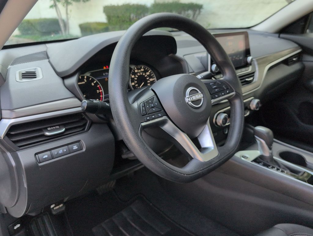 2025 Nissan Altima SV - Photo 2