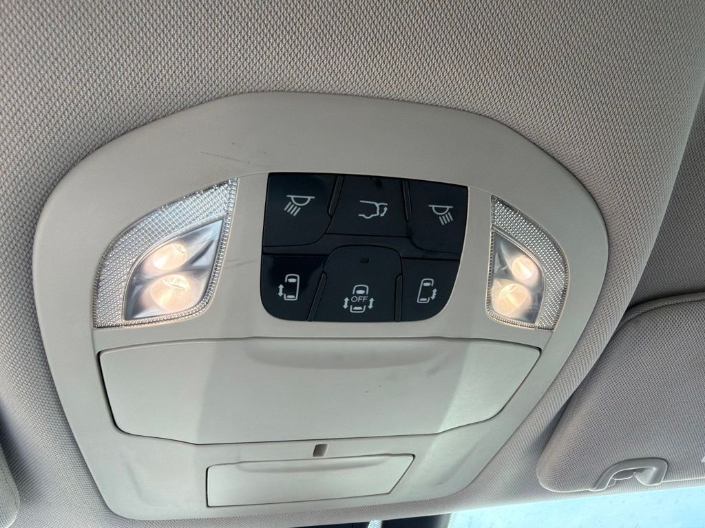 Thumbnail: 2020 Chrysler Pacifica - 16